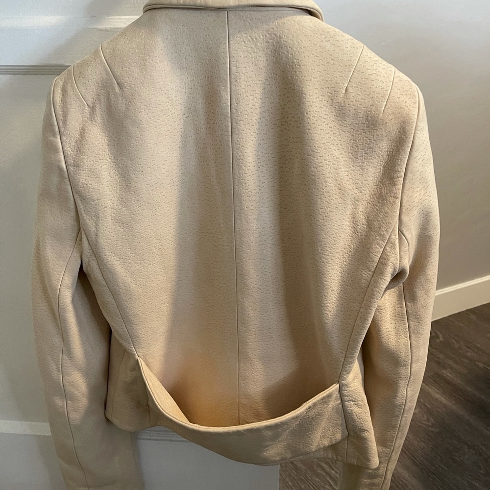 Christian Dior - Picture 8 of 9